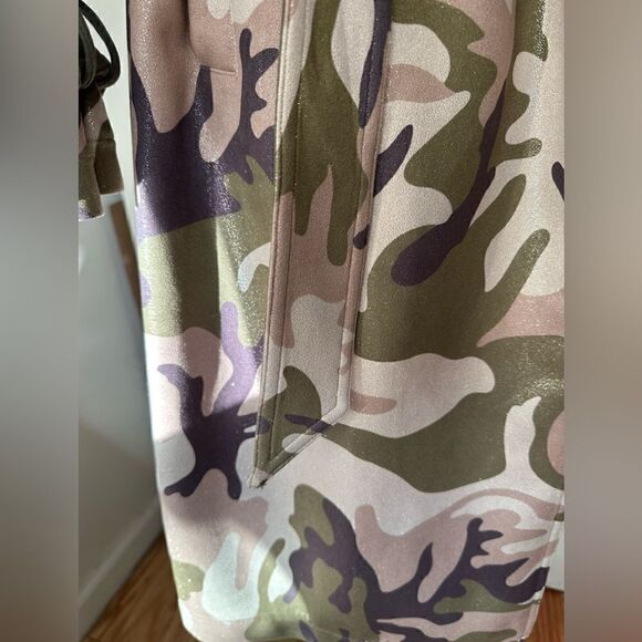 Jayley Camouflage Metallic Shimmer
Faux Suede Trench one size - Picture 9 of 16